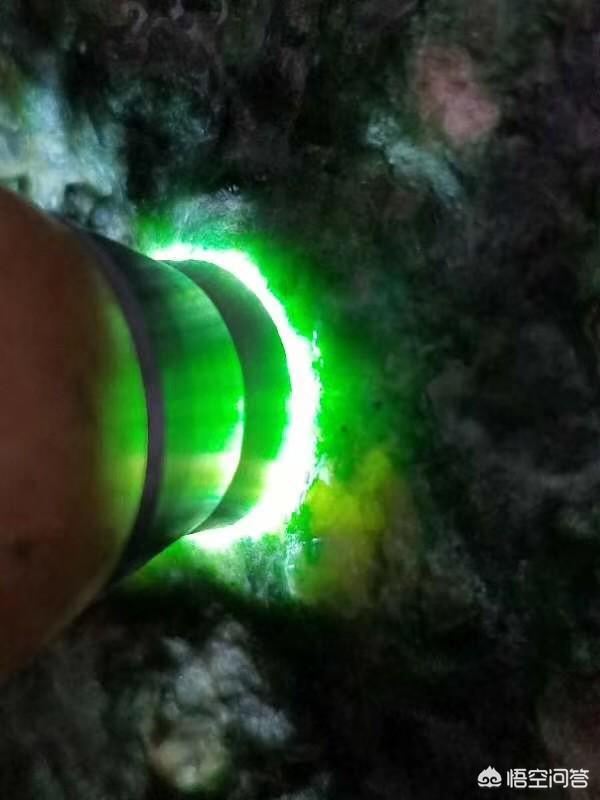 翡翠原石是怎样给人惊喜的?-第8张图片-翡翠网 翡翠原石是怎样给人惊喜的?-第8张图片-翡翠网