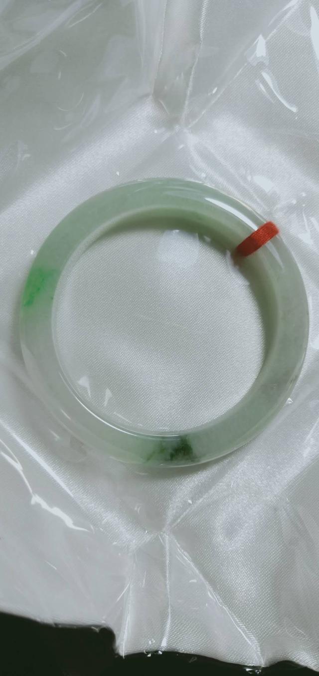 500多元的翡翠手镯算好的吗?-第4张图片-翡翠网 500多元的翡翠手镯算好的吗?-第4张图片-翡翠网