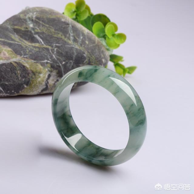 翡翠可以泡水吗？怎样正确给心爱的翡翠泡水？