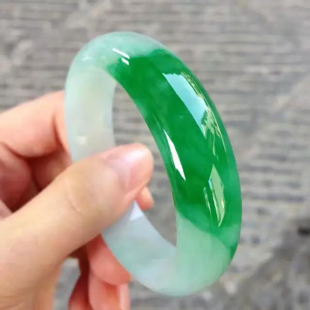 翡翠真的有那么贵吗?-第9张图片-翡翠网 翡翠真的有那么贵吗?-第9张图片-翡翠网