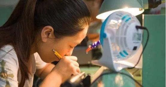 学习翡翠知识都有哪些方法?-第3张图片-翡翠网 学习翡翠知识都有哪些方法?-第3张图片-翡翠网