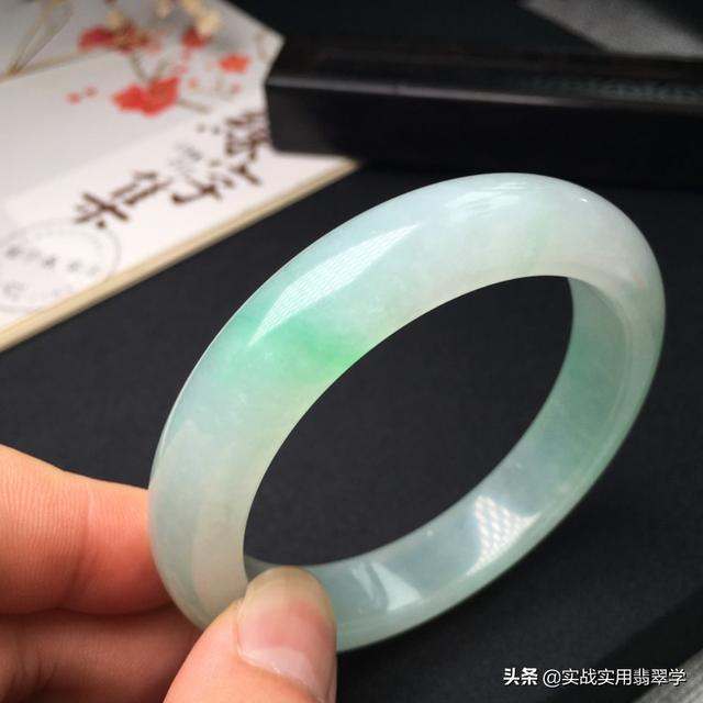 翡翠应该怎么买?-第2张图片-翡翠网 翡翠应该怎么买?-第2张图片-翡翠网