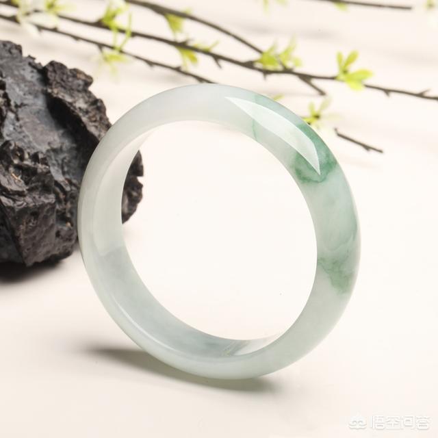 翡翠可以泡水吗?怎样正确给心爱的翡翠泡水?-第3张图片-翡翠网 翡翠可以泡水吗?怎样正确给心爱的翡翠泡水?-第3张图片-翡翠网