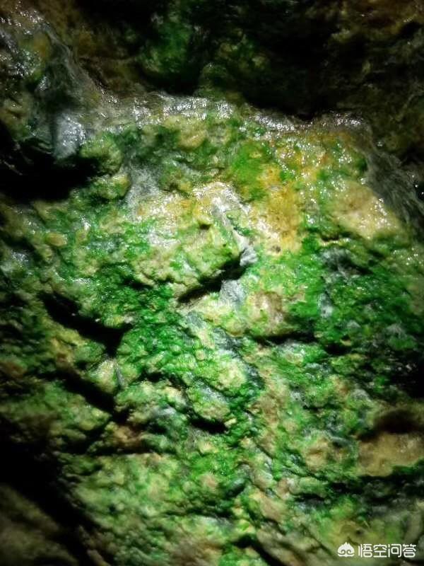 翡翠原石是怎样给人惊喜的?-第5张图片-翡翠网 翡翠原石是怎样给人惊喜的?-第5张图片-翡翠网