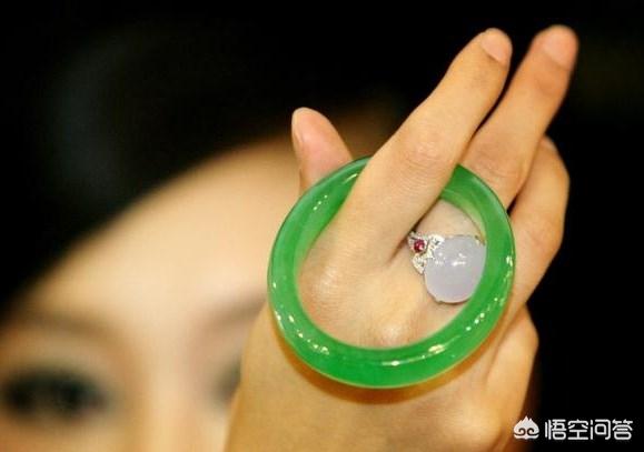 翡翠为什么有那么强的魅力,让一些人追求?-第4张图片-翡翠网 翡翠为什么有那么强的魅力,让一些人追求?-第4张图片-翡翠网