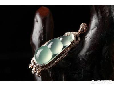 佩戴翡翠的常识有哪些,象征意义是什么?-第2张图片-翡翠网 佩戴翡翠的常识有哪些,象征意义是什么?-第2张图片-翡翠网