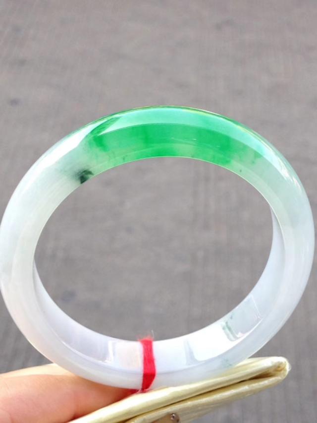 500多元的翡翠手镯算好的吗?-第1张图片-翡翠网 500多元的翡翠手镯算好的吗?-第1张图片-翡翠网