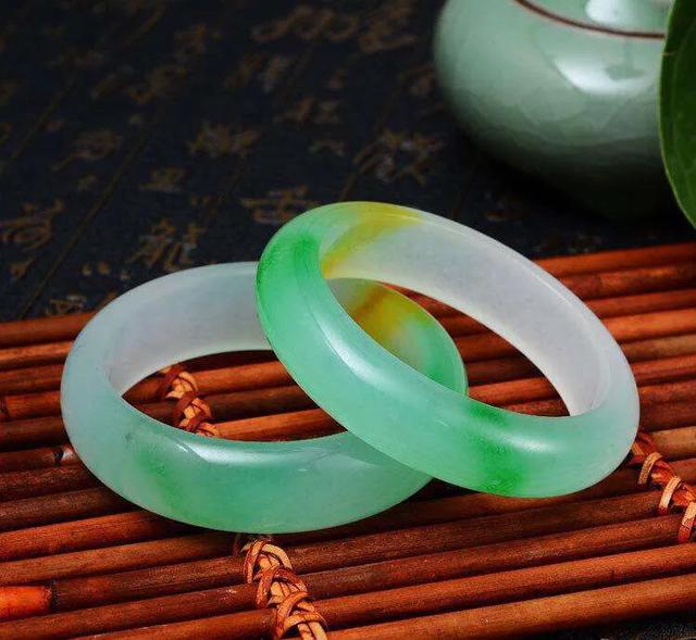 俗称的翡翠是真正的翡翠吗?为什么?-第2张图片-翡翠网 俗称的翡翠是真正的翡翠吗?为什么?-第2张图片-翡翠网