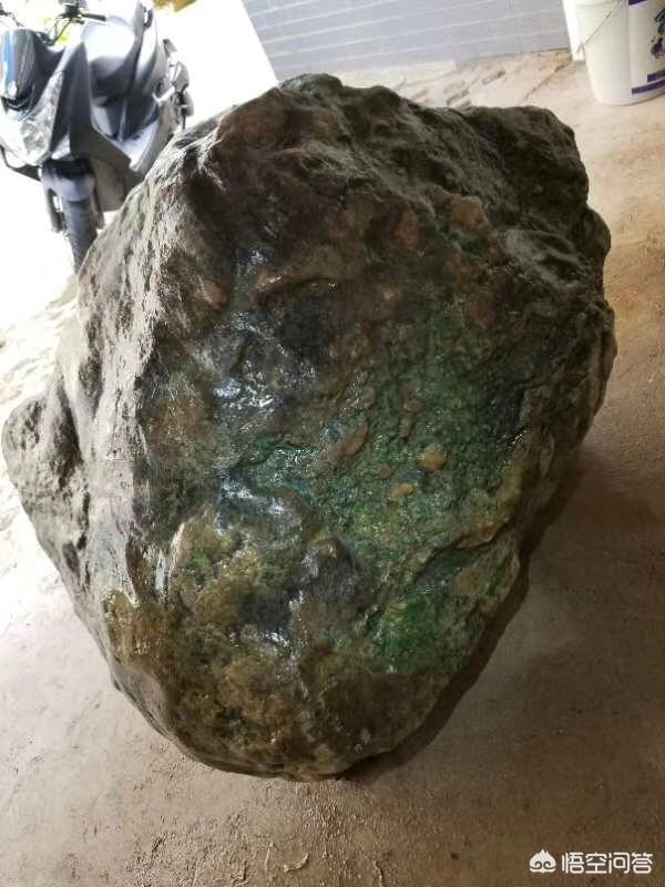 翡翠原石是怎样给人惊喜的?-第4张图片-翡翠网 翡翠原石是怎样给人惊喜的?-第4张图片-翡翠网