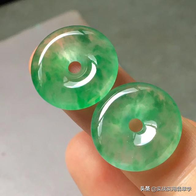 佩戴翡翠饰品,有什么讲究吗?-第4张图片-翡翠网 佩戴翡翠饰品,有什么讲究吗?-第4张图片-翡翠网