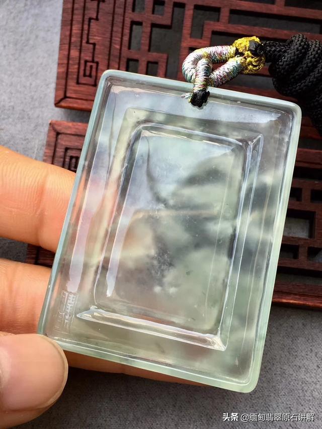 黄金有价玉无价,那么翡翠是如何定价的?为什么有的翡翠几十元,有的翡翠几千万?-第2张图片-翡翠网 黄金有价玉无价,那么翡翠是如何定价的?为什么有的翡翠几十元,有的翡翠几千万?-第2张图片-翡翠网