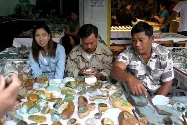 学习翡翠知识都有哪些方法?-第4张图片-翡翠网 学习翡翠知识都有哪些方法?-第4张图片-翡翠网