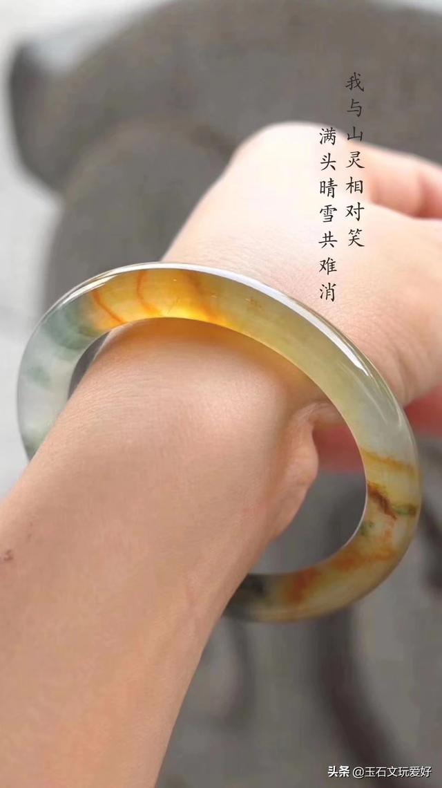 翡翠玉镯怎么戴?-第4张图片-翡翠网 翡翠玉镯怎么戴?-第4张图片-翡翠网