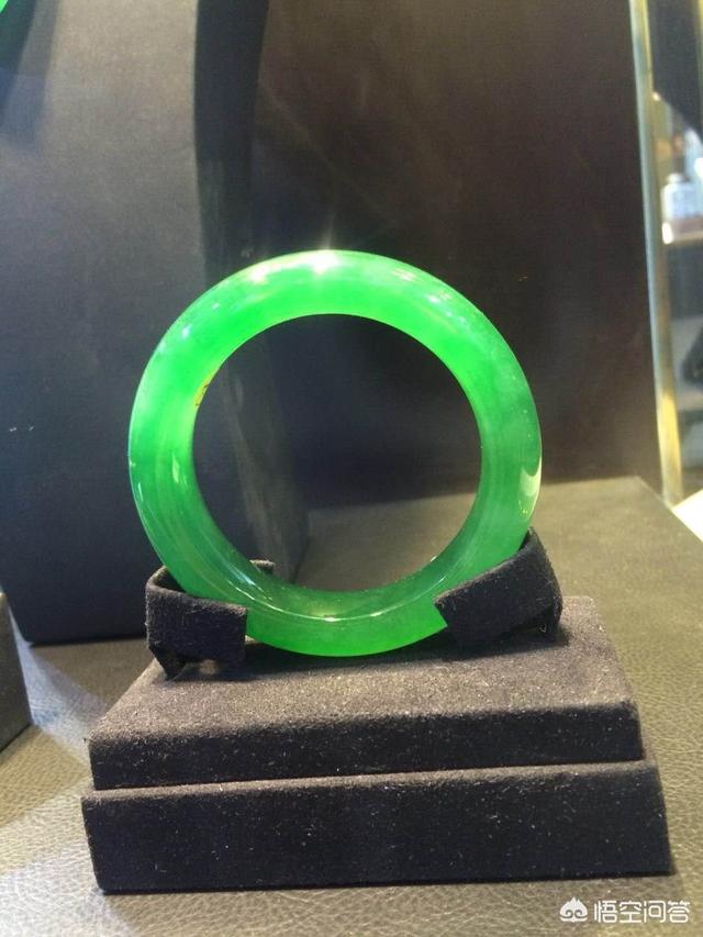 20多年前在缅甸买的手镯,这是什么种类的翡翠呢?-第2张图片-翡翠网 20多年前在缅甸买的手镯,这是什么种类的翡翠呢?-第2张图片-翡翠网