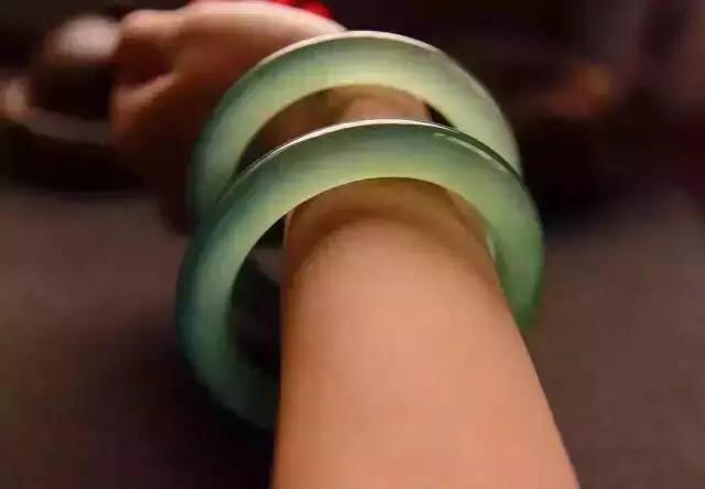 翡翠手镯应该如何防摔？-第2张图片-翡翠网
