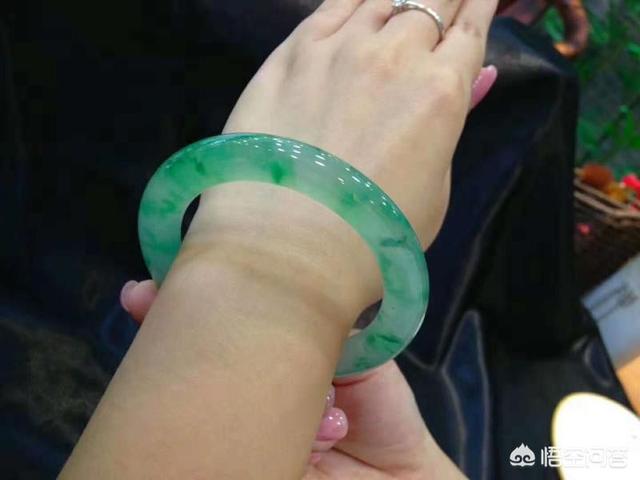 翡翠的种水怎样才算好?-第4张图片-翡翠网 翡翠的种水怎样才算好?-第4张图片-翡翠网