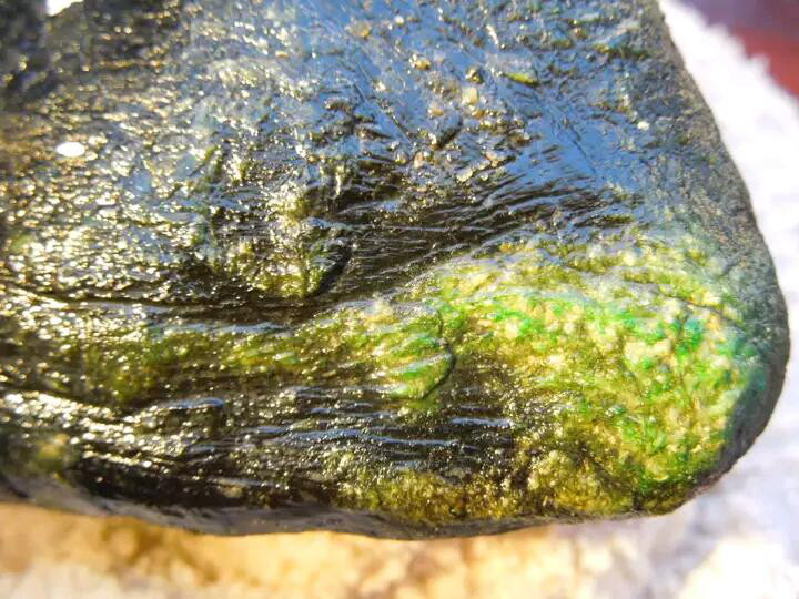 翡翠原石刷皮料能不能玩？-第9张图片-翡翠网