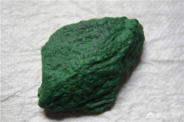 翡翠原石的类型划分及其特征是什么?-第1张图片-翡翠网 翡翠原石的类型划分及其特征是什么?-第1张图片-翡翠网