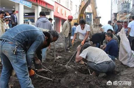 翡翠赌石有多久的历史了?赌石是否只有在中国才流行?-第3张图片-翡翠网 翡翠赌石有多久的历史了?赌石是否只有在中国才流行?-第3张图片-翡翠网