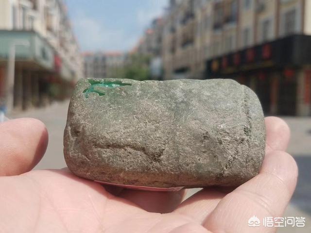 翡翠原石的类型划分及其特征是什么?-第2张图片-翡翠网 翡翠原石的类型划分及其特征是什么?-第2张图片-翡翠网