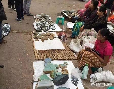 翡翠赌石有多久的历史了?赌石是否只有在中国才流行?-第1张图片-翡翠网 翡翠赌石有多久的历史了?赌石是否只有在中国才流行?-第1张图片-翡翠网