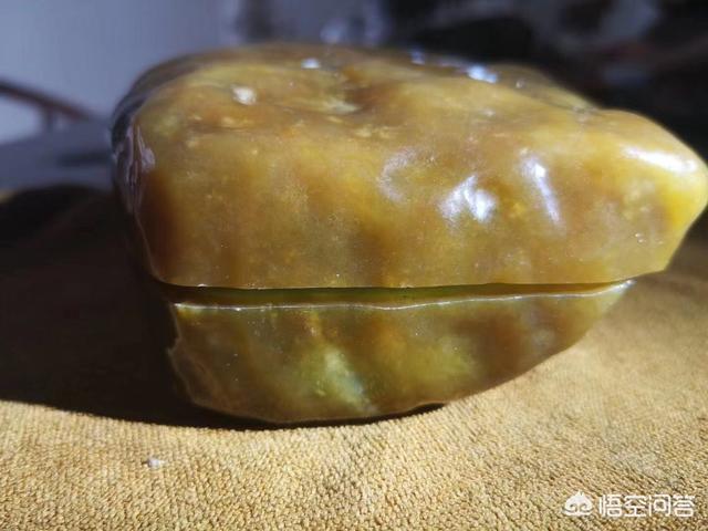 翡翠原石的类型划分及其特征是什么?-第4张图片-翡翠网 翡翠原石的类型划分及其特征是什么?-第4张图片-翡翠网