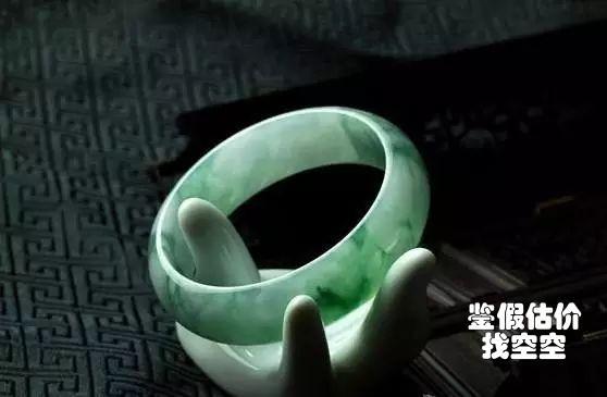 如何区分冰种翡翠和糯种翡翠?-第19张图片-翡翠网 如何区分冰种翡翠和糯种翡翠?-第19张图片-翡翠网