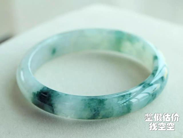 如何区分冰种翡翠和糯种翡翠?-第18张图片-翡翠网 如何区分冰种翡翠和糯种翡翠?-第18张图片-翡翠网