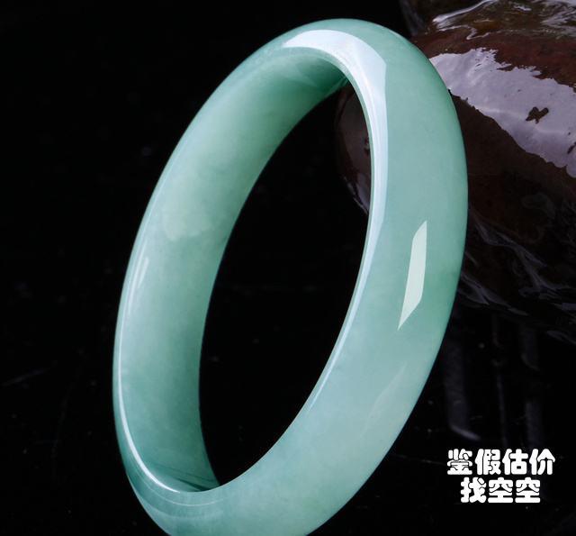 翡翠到底应该戴左手还是右手?
可不可以戴翡翠睡觉?-第2张图片-翡翠网 翡翠到底应该戴左手还是右手?
可不可以戴翡翠睡觉?-第2张图片-翡翠网