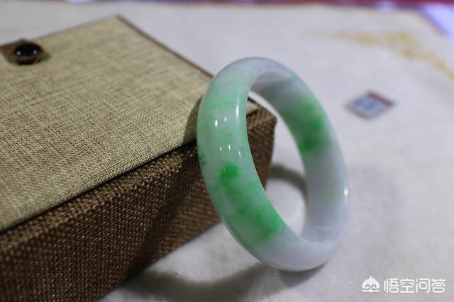 为什么一只好的翡翠手镯可以成为传家宝？-第3张图片-翡翠网