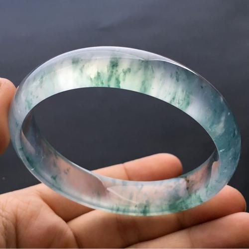 行家们给看看，这只手镯是传说中的段家玉手镯吗？-第3张图片-翡翠网