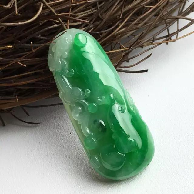 想给媳妇买个翡翠饰品，打听下，买翡翠成品和买翡翠原石哪个划算一点？-第13张图片-翡翠网