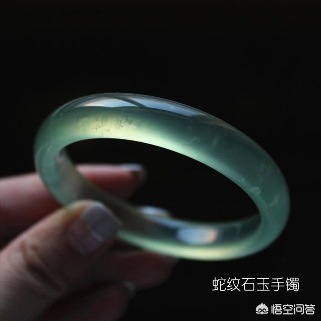 什么样的玉手镯值得购买?-第7张图片-翡翠网 什么样的玉手镯值得购买?-第7张图片-翡翠网