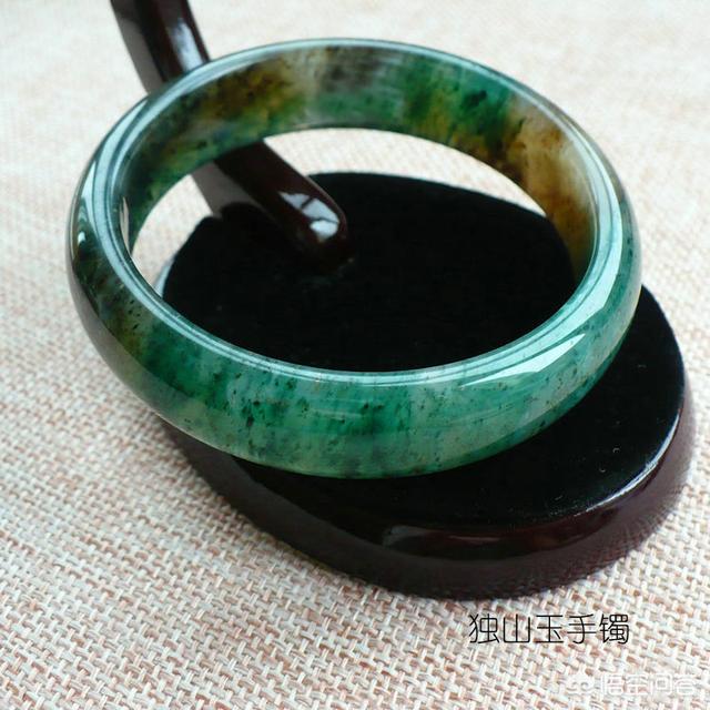 什么样的玉手镯值得购买?-第8张图片-翡翠网 什么样的玉手镯值得购买?-第8张图片-翡翠网