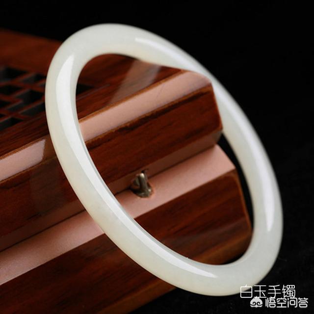 什么样的玉手镯值得购买?-第2张图片-翡翠网 什么样的玉手镯值得购买?-第2张图片-翡翠网