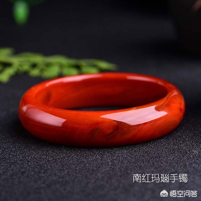 什么样的玉手镯值得购买?-第5张图片-翡翠网 什么样的玉手镯值得购买?-第5张图片-翡翠网