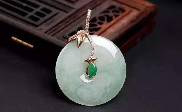 翡翠为何深受人们的喜爱？-第1张图片-翡翠网
