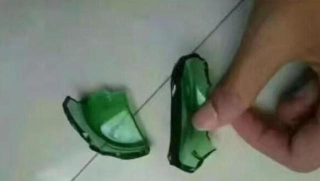 小伙用啤酒瓶做出了价值百万的翡翠戒指，怎么做到的？-第2张图片-翡翠网