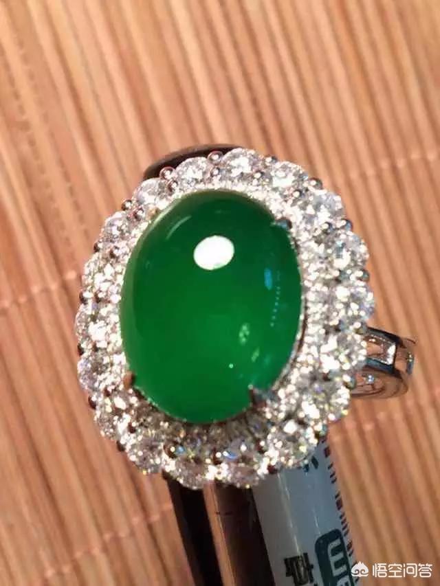 价值千万的高冰帝王绿翡翠玻璃种帝王绿,其实只值几百元吗?