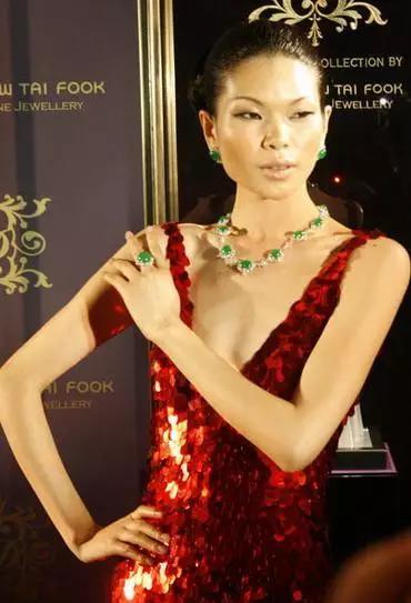 什么样的翡翠才是帝王绿翡翠?-第11张图片-翡翠网 什么样的翡翠才是帝王绿翡翠?-第11张图片-翡翠网