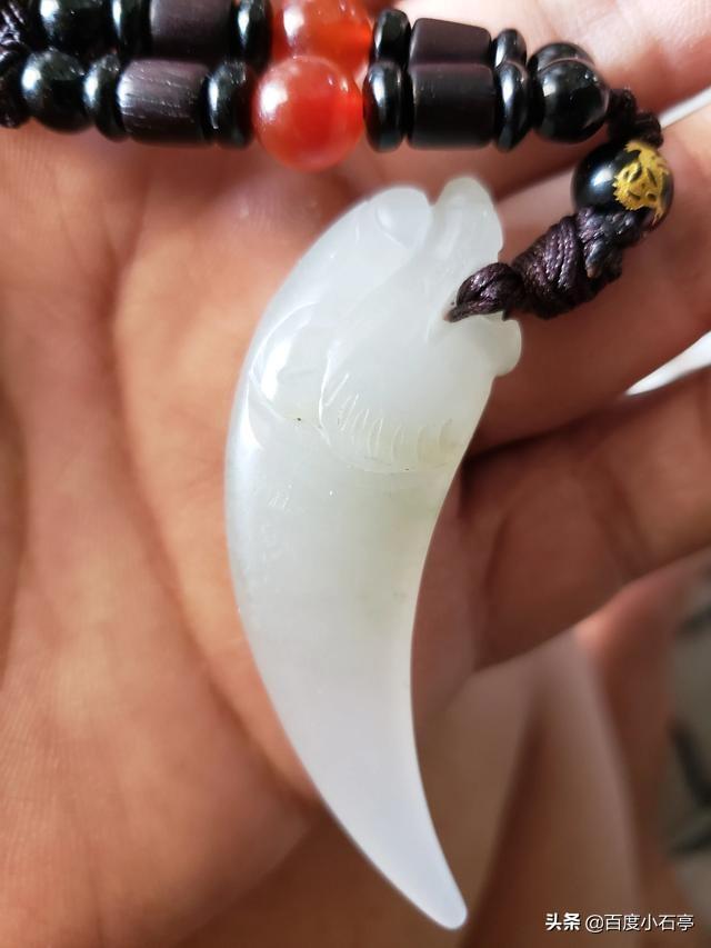 昨天淘了一个狼牙吊坠，说是天山翠玉，懂行的看看是吗？-第2张图片-翡翠网