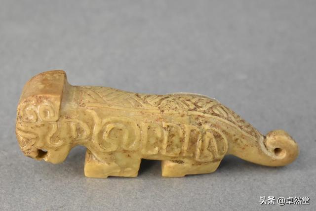 商朝玉器与西周玉器在纹饰和雕刻手法上相似度较高,您是如何来识别区分的?-第3张图片-翡翠网 商朝玉器与西周玉器在纹饰和雕刻手法上相似度较高,您是如何来识别区分的?-第3张图片-翡翠网