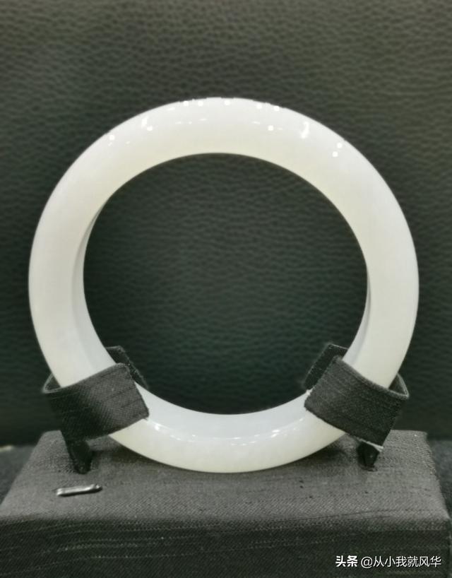 佩戴玉器对身体有哪些好处和坏处？有什么需要注意的事情吗？-第1张图片-翡翠网