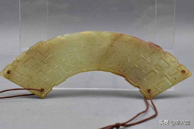 春秋时期玉器符号化、抽象化、创意因素较多，装饰艺术水平堪称第一，您赞同吗？-第7张图片-翡翠网