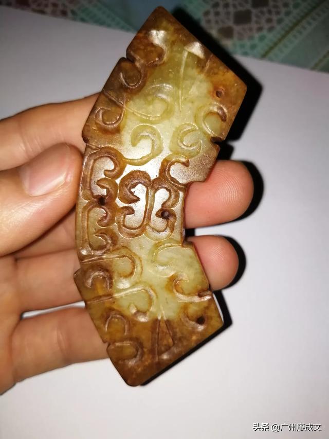 西周“组玉佩”堪称当时顶级配置,片雕既能满足表达的需要又能减轻重量,您赞同吗?-第9张图片-翡翠网 西周“组玉佩”堪称当时顶级配置,片雕既能满足表达的需要又能减轻重量,您赞同吗?-第9张图片-翡翠网