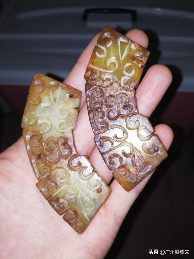 西周“组玉佩”堪称当时顶级配置,片雕既能满足表达的需要又能减轻重量,您赞同吗?-第2张图片-翡翠网 西周“组玉佩”堪称当时顶级配置,片雕既能满足表达的需要又能减轻重量,您赞同吗?-第2张图片-翡翠网