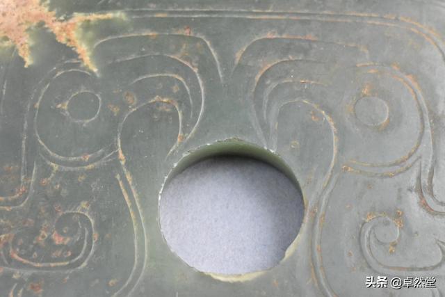 商朝玉器与西周玉器在纹饰和雕刻手法上相似度较高,您是如何来识别区分的?-第6张图片-翡翠网 商朝玉器与西周玉器在纹饰和雕刻手法上相似度较高,您是如何来识别区分的?-第6张图片-翡翠网