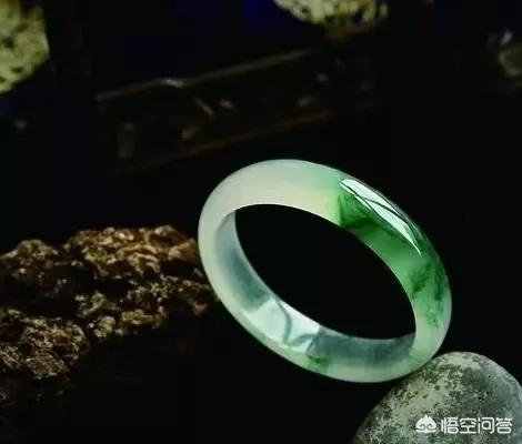 哪些“珠宝玉石"戴了会对身体有害?-第2张图片-翡翠网 哪些“珠宝玉石"戴了会对身体有害?-第2张图片-翡翠网