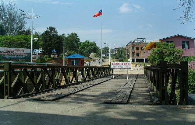 云南瑞丽除了有全国最出名的翡翠特色外,还有什么好玩的景点?-第5张图片-翡翠网 云南瑞丽除了有全国最出名的翡翠特色外,还有什么好玩的景点?-第5张图片-翡翠网