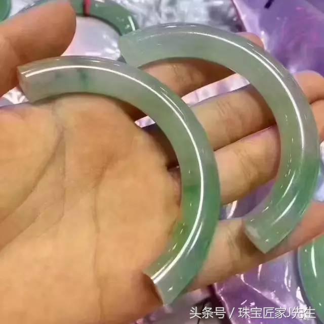 云南游客摔断的那只镯子真的值30万吗?-第2张图片-翡翠网 云南游客摔断的那只镯子真的值30万吗?-第2张图片-翡翠网